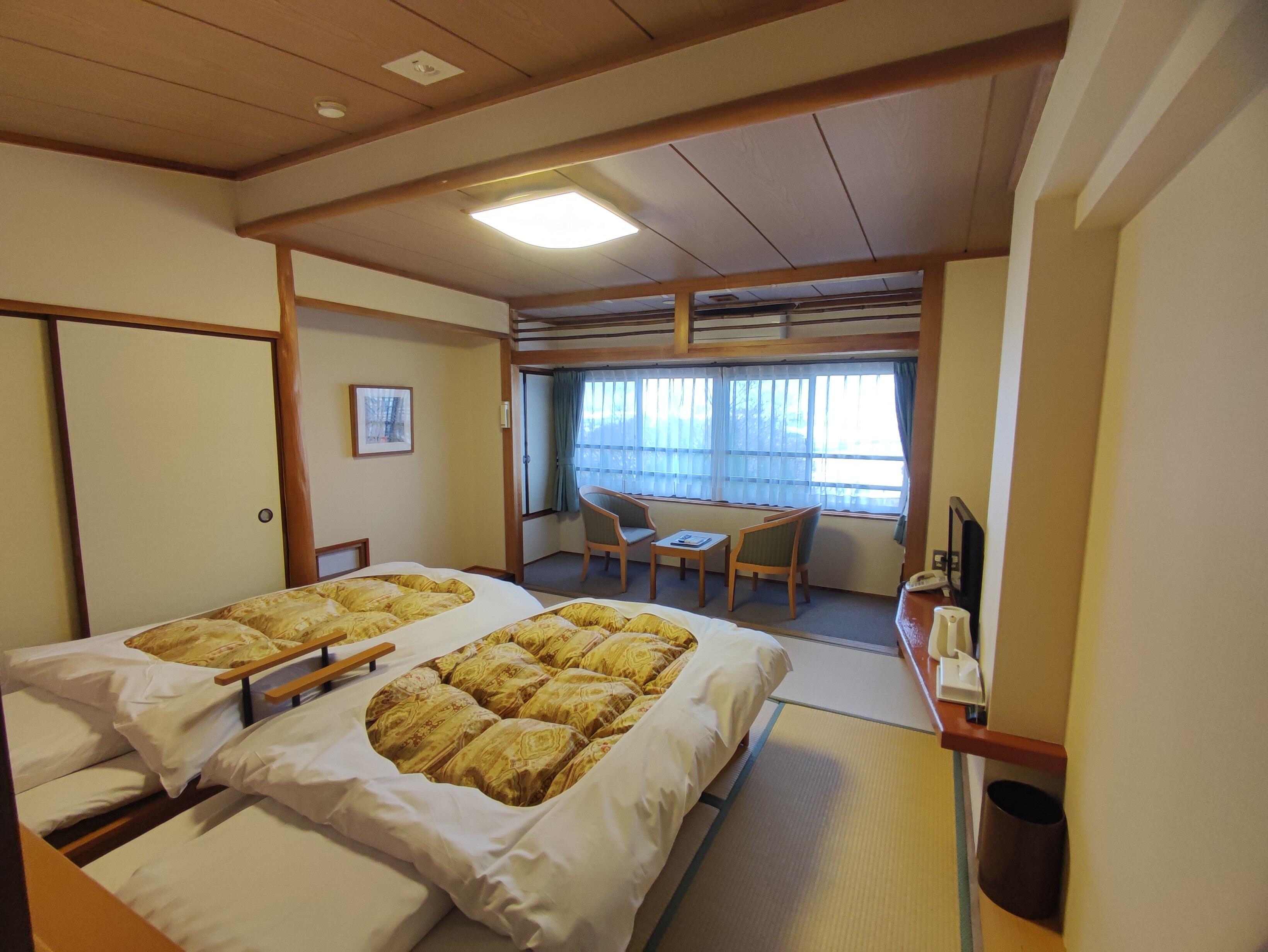 和室8畳ベッド(海側)